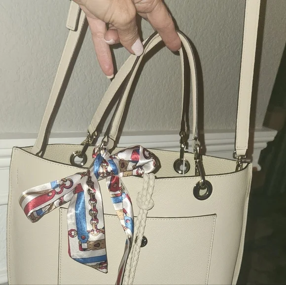 Henri Bendel Worth Avenue medium tote - Picture 2 of 10